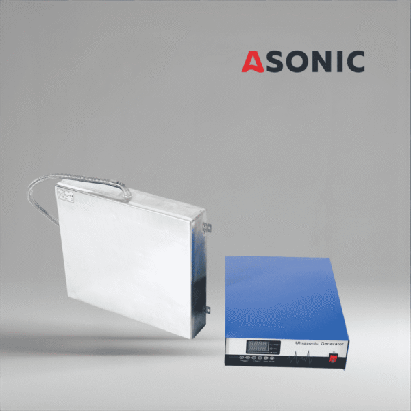 ASONIC-IND-PLATE-1 Placa de inmersión ultrasónica industrial ASONIC IND-PLATE, que proporciona una limpieza potente y uniforme en grandes tanques ultrasónicos.