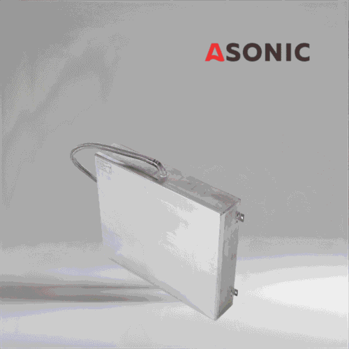 Transductor ultrasónico de placa ASONIC IND-PLATE, diseño duradero de acero inoxidable para aplicaciones de limpieza ultrasónica industrial.