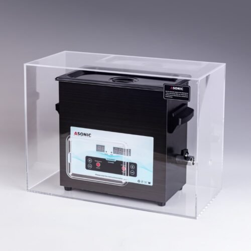 Limpiador ultrasónico ASONIC 7L colocado dentro de una caja silenciosa para reducir el ruido durante el funcionamiento ultrasónico.