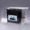 Limpiador ultrasónico ASONIC 7L en caja silenciosa abierta Caja silenciosa abierta que muestra un limpiador ultrasónico ASONIC de 7 litros para aplicaciones de limpieza silenciosas y eficientes.